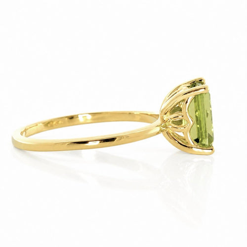 Baguette Peridot Solitaire Ring in Yellow Gold
