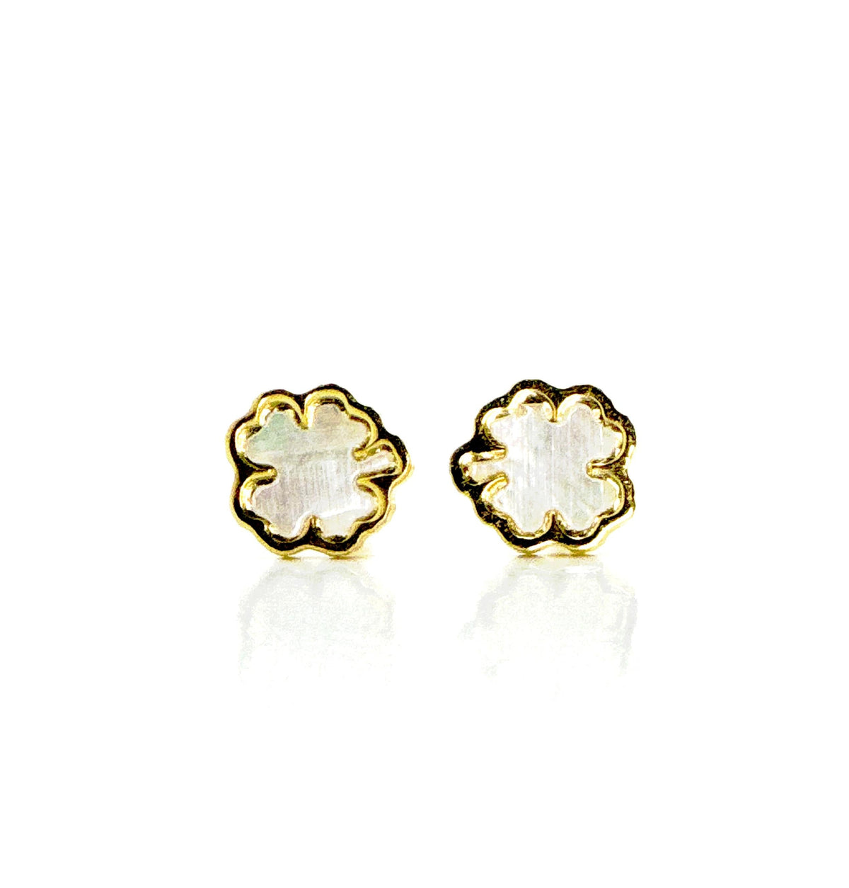 Mother of Pearl Clover Studs in Yellow gold