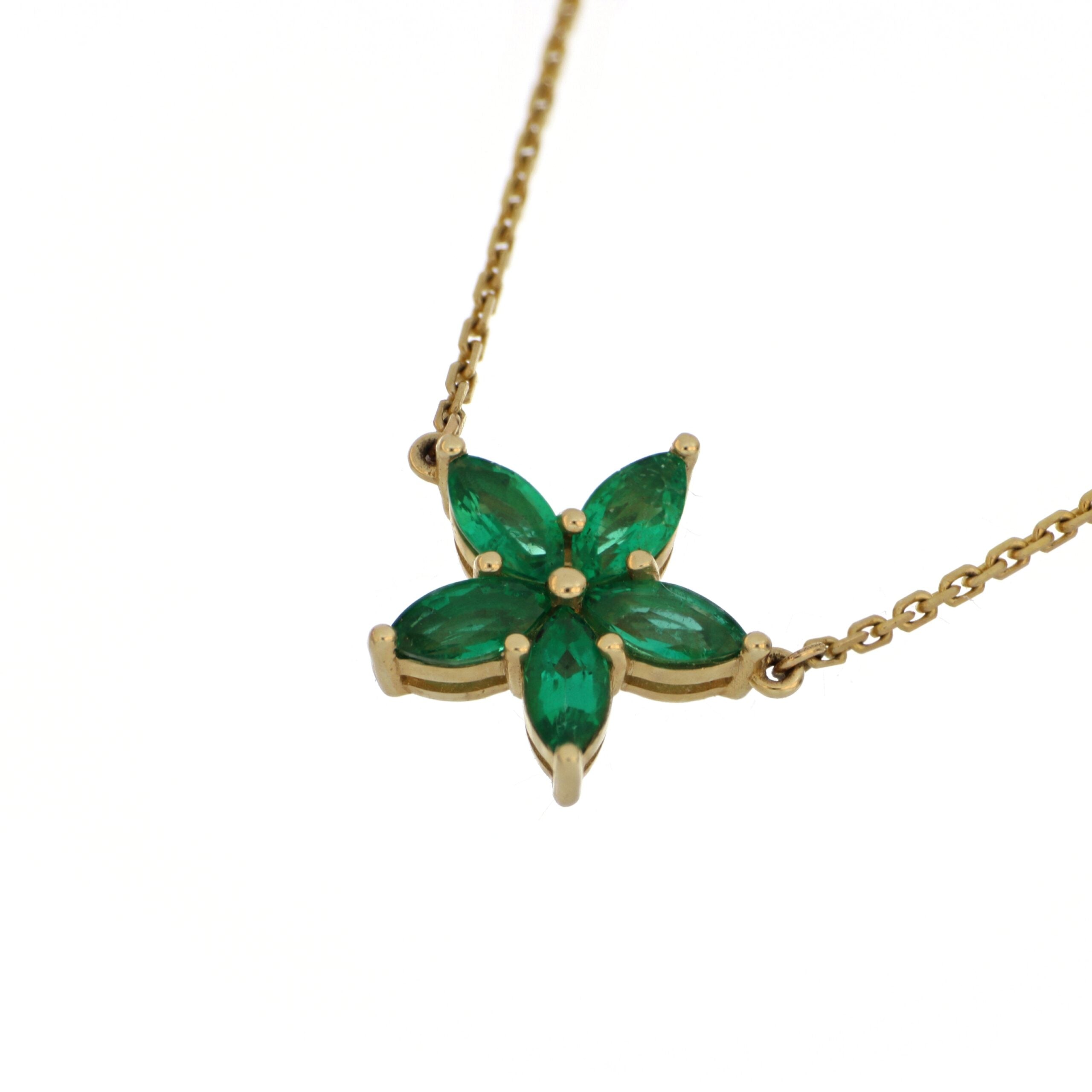 Emerald necklace in yellow gold image 1