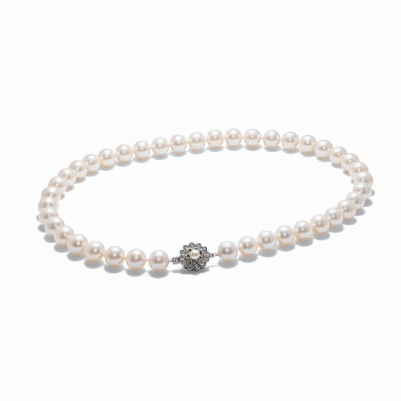 Pearl Necklace with Decorative Clasp