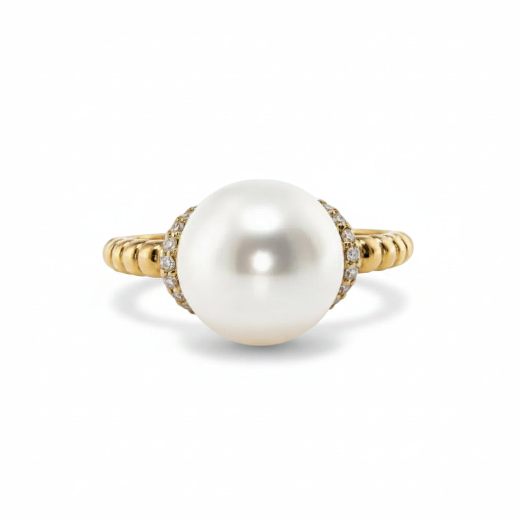 Pearl and Diamond Ring in Yellow Gold