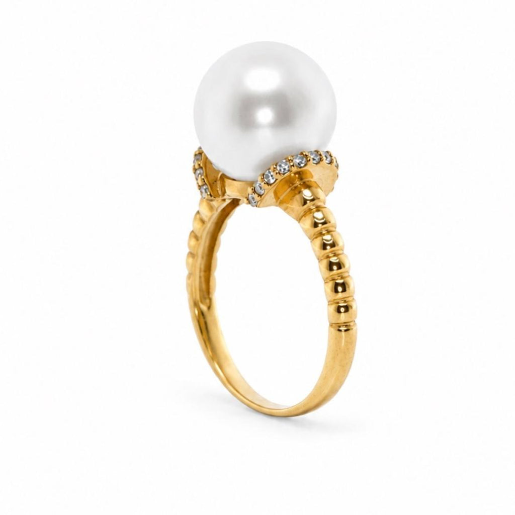 Pearl and Diamond Ring in Yellow Gold