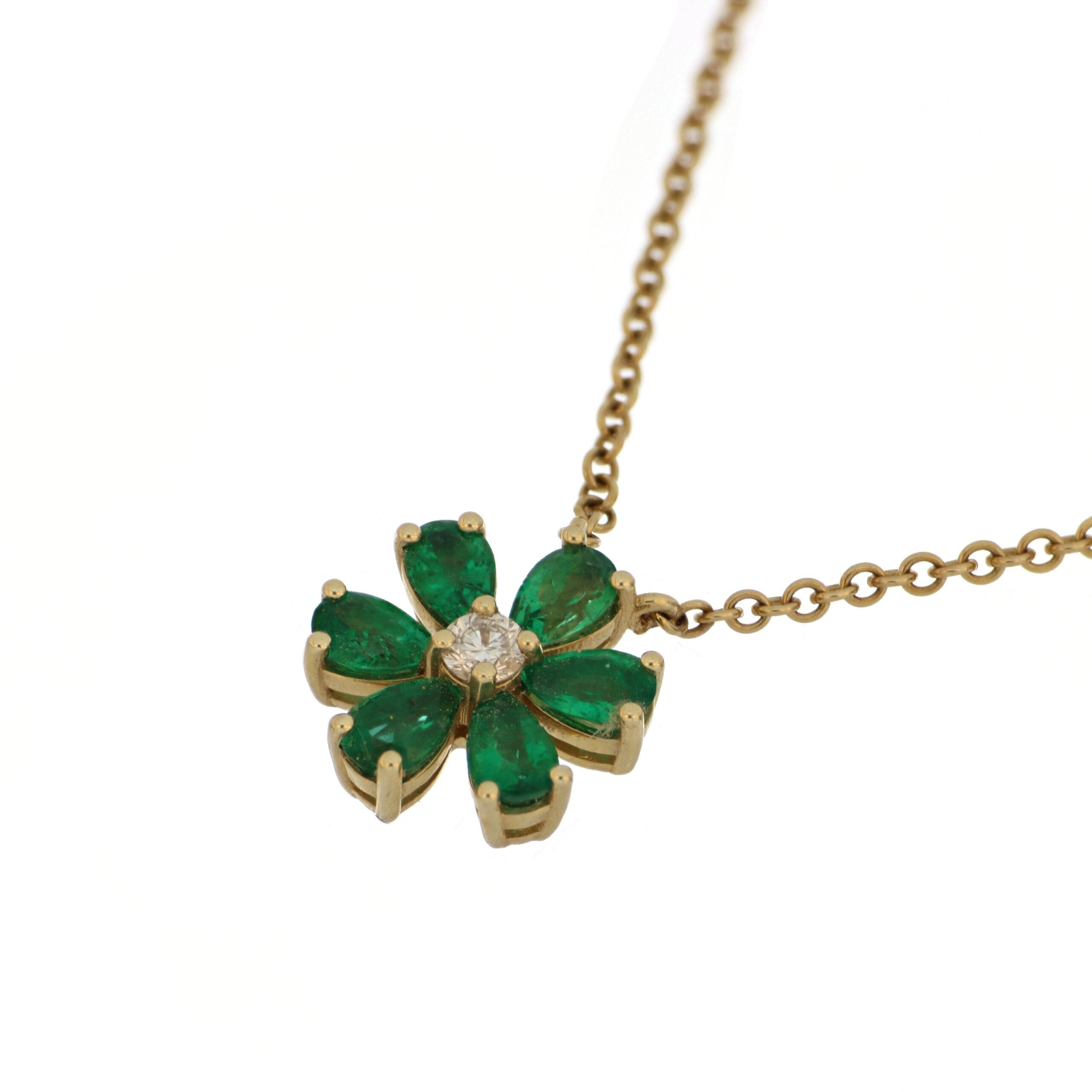 Emerald necklace in yellow gold image 1