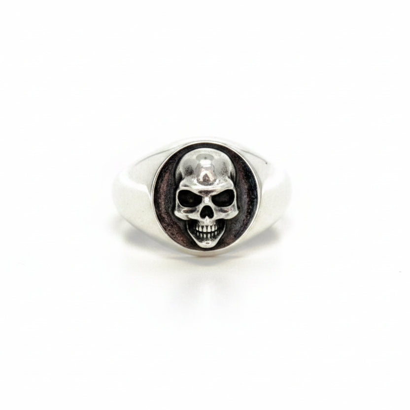 Skull Signet Ring in Silver