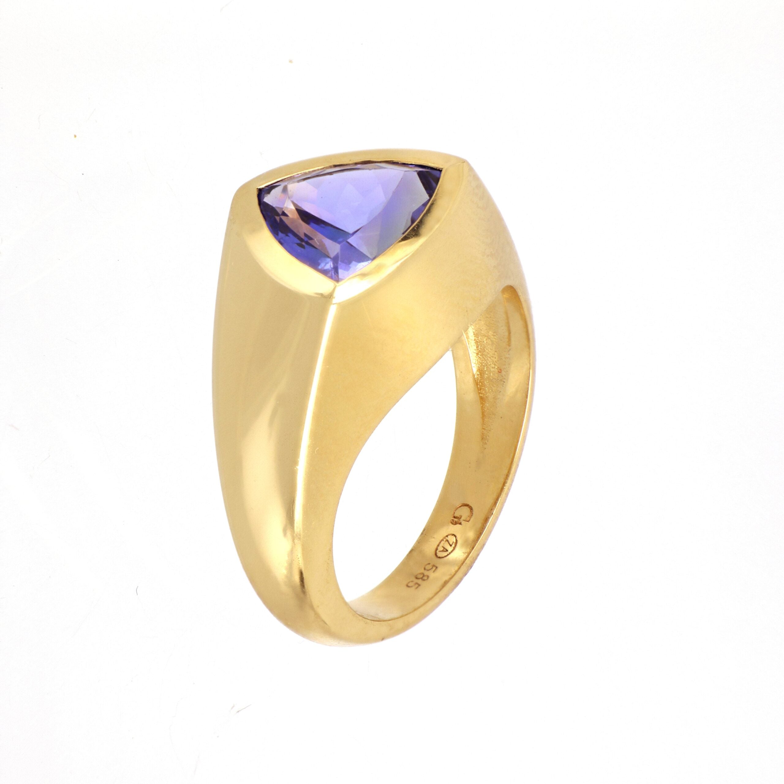 Tanzanite Ring in Yellow Gold image 1