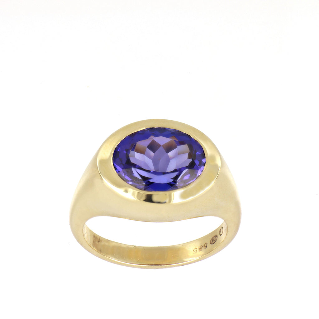 Tanzanite signet ring in Yellow Gold image 0
